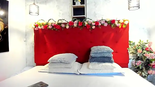 Snapshot of SilvannaFit chatting on 04-16-26, 11:55 SilvannaFit online show from 04-16-26, 11:55