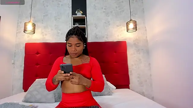Snapshot of SilvannaFit chatting on 03-21-25, 12:50 SilvannaFit online show from 03-21-25, 12:50