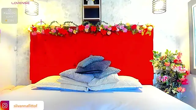 Snapshot of SilvannaFit chatting on 02-26-26, 11:43 SilvannaFit online show from 02-26-26, 11:43