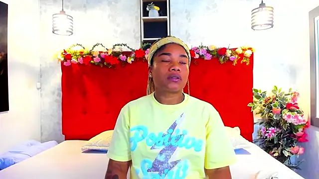 Snapshot of SilvannaFit chatting on 03-06-26, 09:04 SilvannaFit online show from 03-06-26, 09:04