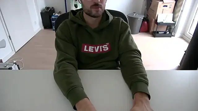 taallguyy 196 online show from 10-29-25, 03:11