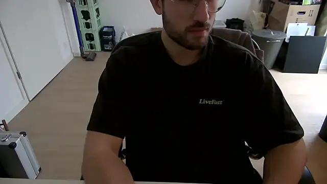 taallguyy 196 online show from 11-19-25, 12:05