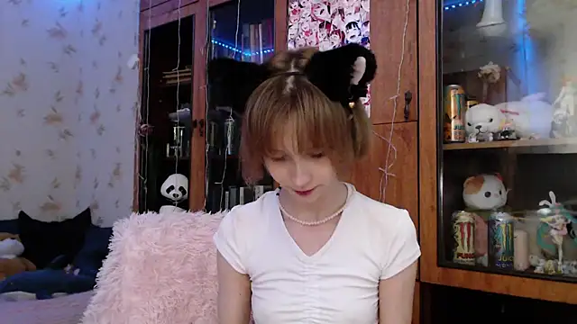 cloudgirrl online show from 02-17-25, 08:27