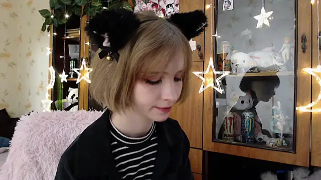 cloudgirrl online show from 03-19-25, 08:32