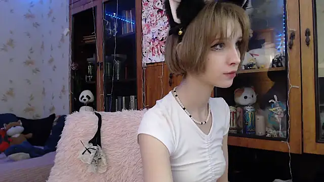 cloudgirrl online show from 02-15-25, 10:52