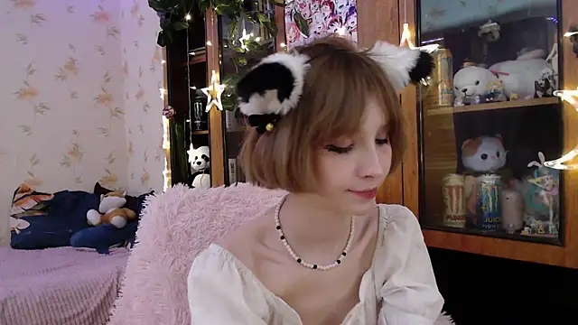 cloudgirrl online show from 03-02-25, 04:17