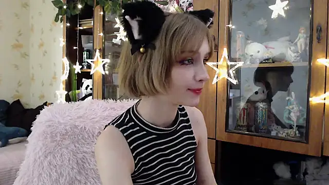 cloudgirrl online show from 03-22-25, 05:17