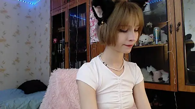 cloudgirrl online show from 02-11-25, 08:52