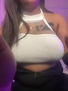 Snapshot of wildestcouplee chatting on 02-01-25, 12:47 wildestcouplee online show from 02-01-25, 12:47