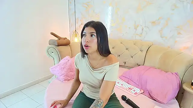 khloeblake online show from 11-18-25, 05:11