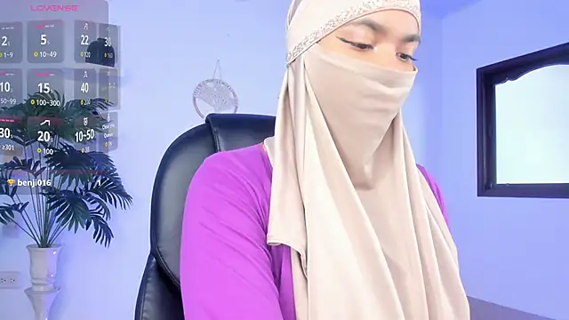 Snapshot of saray_halam chatting on 10-13-25, 06:20 saray halam online show from 10-13-25, 06:20