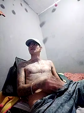 Snapshot of tureygiovani chatting on 12-17-25, 10:09 tureygiovani online show from 12-17-25, 10:09