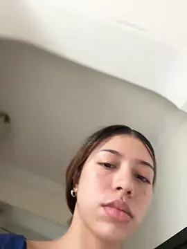 Snapshot of Aaliyah_Salma chatting on 07-17-26, 07:33 Aaliyah Salma online show from 07-17-26, 07:33
