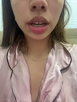 Snapshot of Aaliyah_Salma chatting on 06-24-26, 04:27 Aaliyah Salma online show from 06-24-26, 04:27