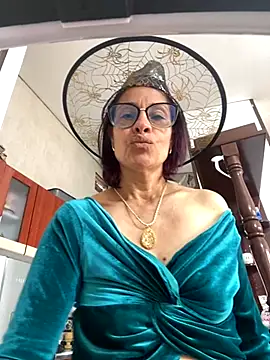 Snapshot of Goddess-Love- chatting on 10-20-25, 07:14 Goddess-Love- online show from 10-20-25, 07:14