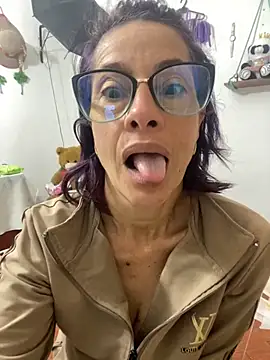 Snapshot of Goddess-Love- chatting on 10-21-25, 10:14 Goddess-Love- online show from 10-21-25, 10:14