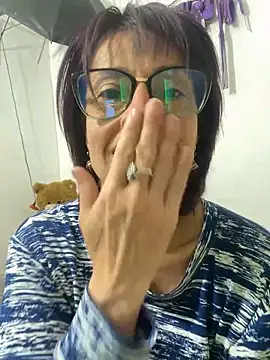 Snapshot of Goddess-Love- chatting on 10-12-25, 10:38 Goddess-Love- online show from 10-12-25, 10:38