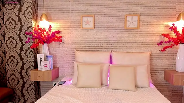 Snapshot of Catalinna_Thompson chatting on 10-17-25, 01:02 Catalinna Thompson online show from 10-17-25, 01:02