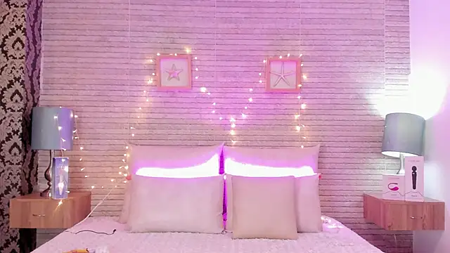 Snapshot of Catalinna_Thompson chatting on 03-01-25, 12:01 Catalinna Thompson online show from 03-01-25, 12:01