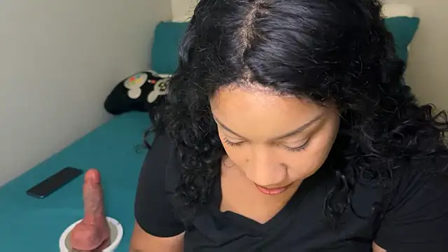 Snapshot of RoxiesObsession chatting on 02-18-25, 09:43 RoxiesObsession online show from 02-18-25, 09:43