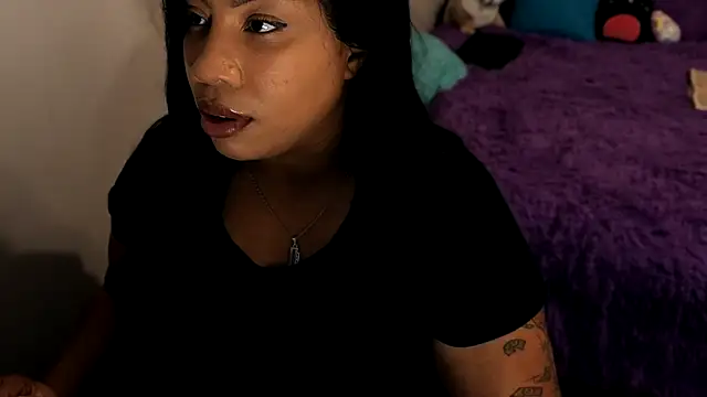 Snapshot of RoxiesObsession chatting on 02-28-25, 05:59 RoxiesObsession online show from 02-28-25, 05:59