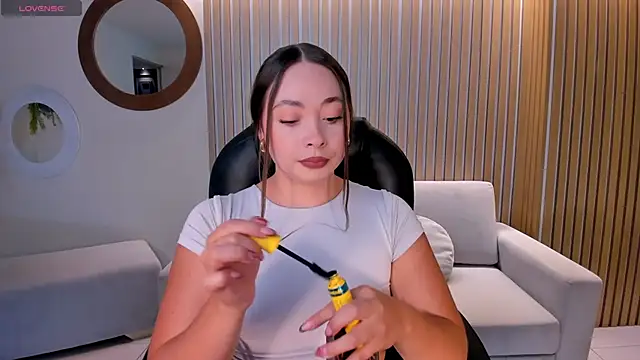 AlinaKravitz online show from 04-15-26, 07:18