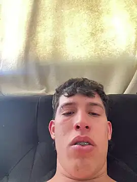 Snapshot of breiderxexiboys chatting on 12-16-24, 05:43 breiderxexiboys online show from 12-16-24, 05:43