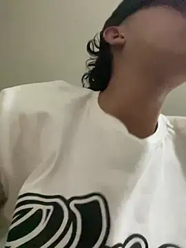 Snapshot of breiderxexiboys chatting on 12-12-24, 05:42 breiderxexiboys online show from 12-12-24, 05:42