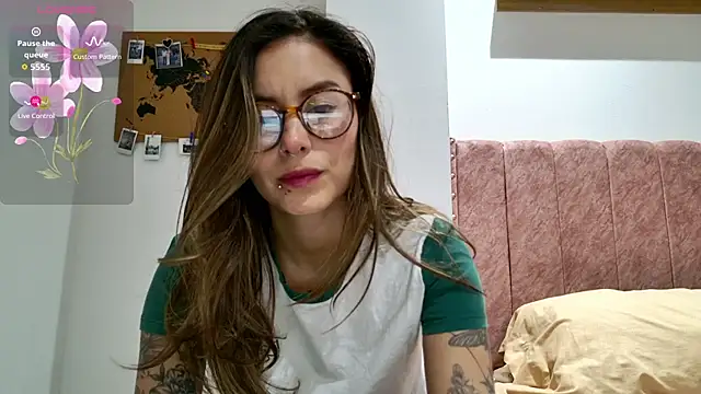 Emmy petit online show from 03-13-26, 01:43