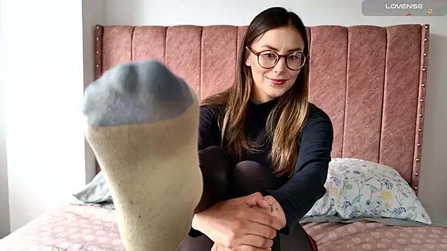 Snapshot of Emmy_petit chatting on 12-04-25, 06:07 Emmy petit online show from 12-04-25, 06:07