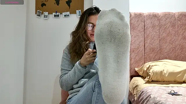 Emmy petit online show from 03-11-26, 01:54