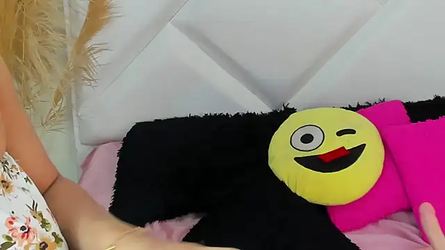Snapshot of ScarlethNatasha chatting on 02-13-25, 10:11 ScarlethNatasha online show from 02-13-25, 10:11