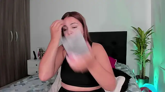 LaylaJewel online show from 02-17-25, 04:06