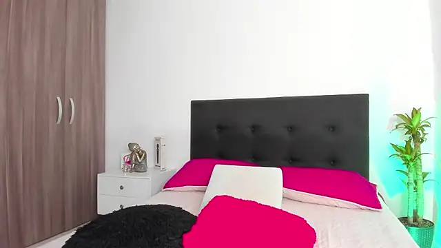 LaylaJewel online show from 12-11-24, 04:09