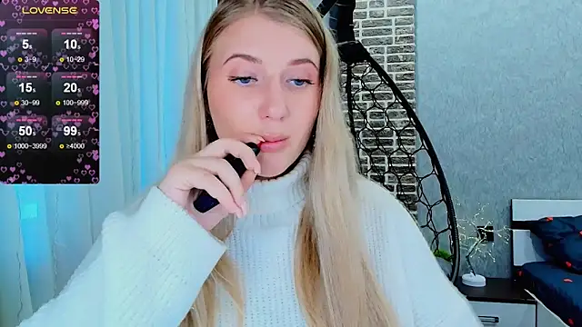 Evacadooo online show from 10-30-25, 02:43