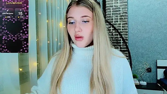 Evacadooo online show from 11-29-25, 01:28