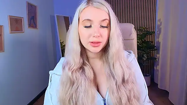 Evacadooo online show from 05-12-26, 02:41