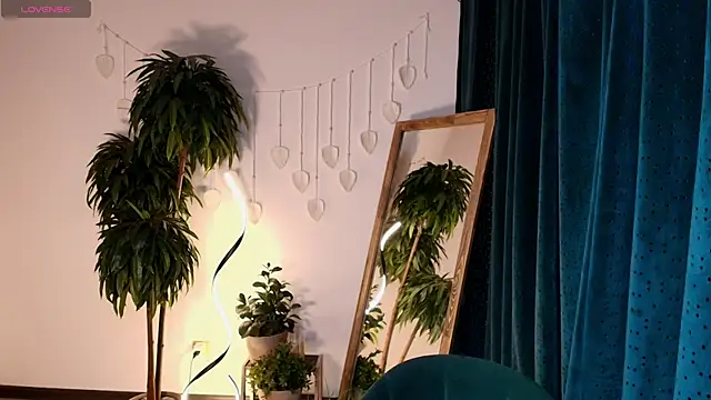 Evacadooo online show from 04-16-26, 02:34