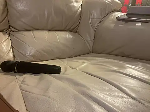 iveedie017 online show from 12-23-24, 10:44