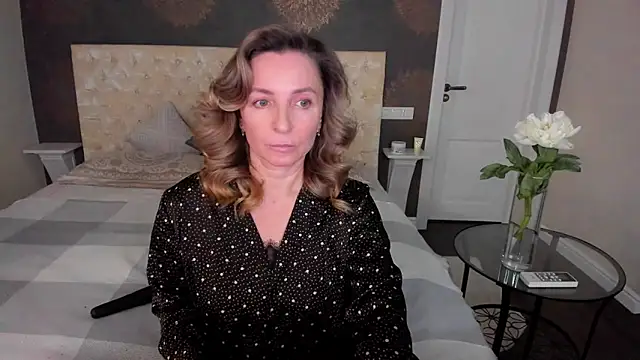 AllisonWilliams online show from 11-23-25, 04:39