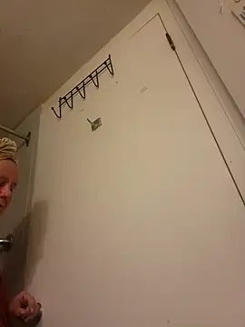 Yourfantasy1379 online show from 10-04-25, 02:02