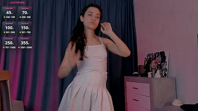 Snapshot of EmeliaReaper chatting on 10-15-25, 10:18 EmeliaReaper online show from 10-15-25, 10:18