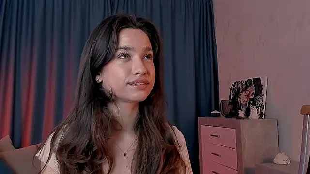 Snapshot of EmeliaReaper chatting on 10-13-25, 09:05 EmeliaReaper online show from 10-13-25, 09:05