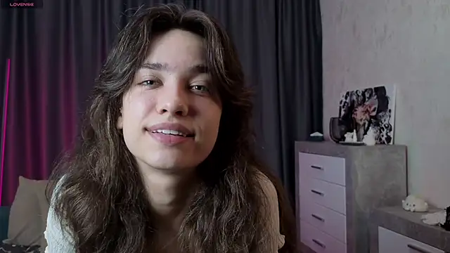 Snapshot of EmeliaReaper chatting on 11-09-25, 05:06 EmeliaReaper online show from 11-09-25, 05:06