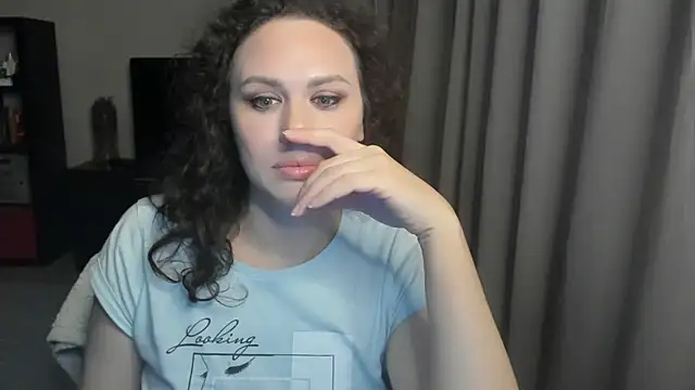 Snapshot of MollyCheiz chatting on 06-04-26, 09:41 MollyCheiz online show from 06-04-26, 09:41