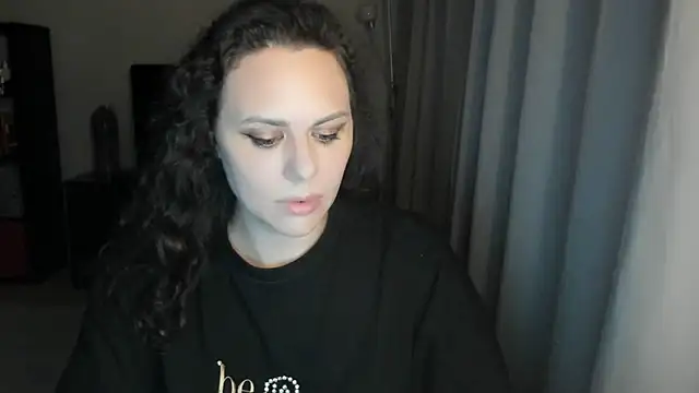 Snapshot of MollyCheiz chatting on 06-24-26, 11:46 MollyCheiz online show from 06-24-26, 11:46