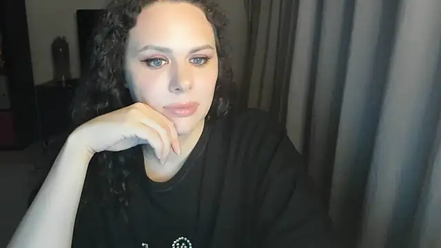 Snapshot of MollyCheiz chatting on 06-26-26, 10:04 MollyCheiz online show from 06-26-26, 10:04