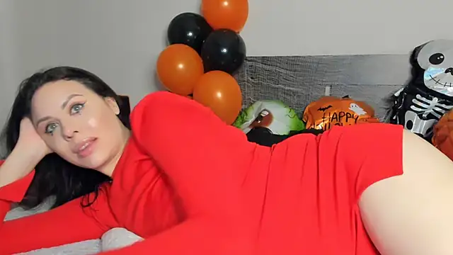 MollyCheiz online show from 10-31-25, 04:36