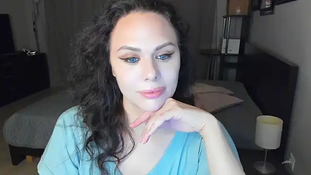 Snapshot of MollyCheiz chatting on 09-10-25, 09:36 MollyCheiz online show from 09-10-25, 09:36