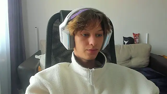 Snapshot of Ostin_meow chatting on 09-09-25, 08:02 Ostin meow online show from 09-09-25, 08:02